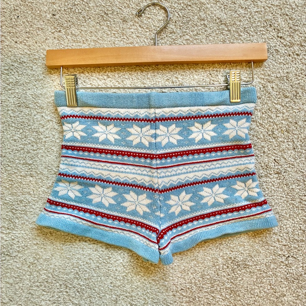 Knit Fair Isle Sweater Shorts – Light Blue & Red | Size M